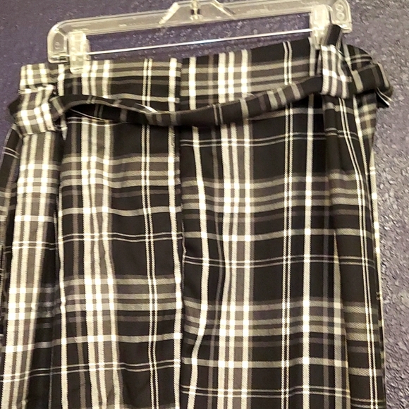 Long Pants with Self-tie Belt - Picture 3 of 4